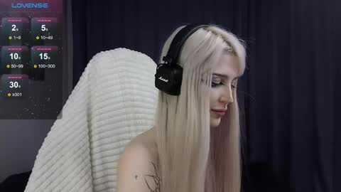 Snapshot of fraulein_mooon chatting on 3, 1, 2025 Asya UwU online show from 3, 1, 2025