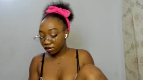 Snapshot of freaky_ebonygirl chatting on 24, 9, 2025 Freaky ebonygirl online show from 24, 9, 2025