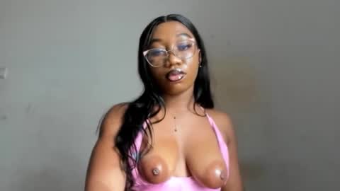 Snapshot of freaky_ebonygirl chatting on 25, 9, 2025 Freaky ebonygirl online show from 25, 9, 2025