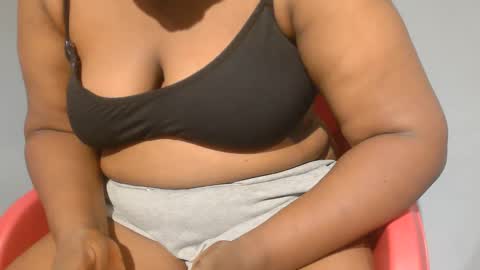 Snapshot of freaky_slut5 chatting on 18, 11, 2025 freaky slut5 online show from 18, 11, 2025