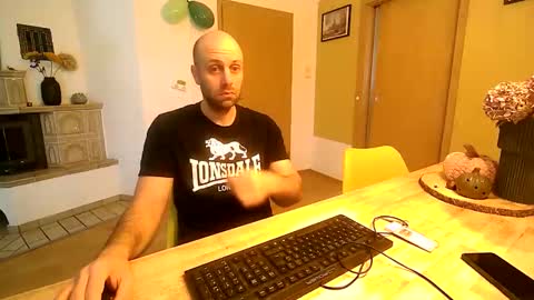 Snapshot of freddow chatting on 20, 10, 2025 freddow online show from 20, 10, 2025