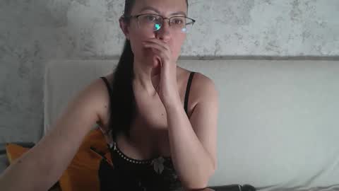 frederica_ online show from 4, 10, 2025