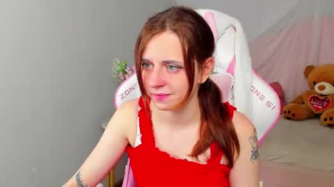 Snapshot of freyaveys chatting on 10, 7, 2026 FreyaVeys online show from 10, 7, 2026