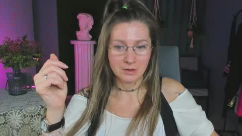 Snapshot of fridatander chatting on 8, 1, 2025 Frida Tander online show from 8, 1, 2025