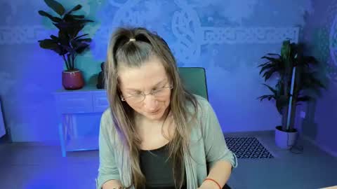 Snapshot of fridatander chatting on 2, 3, 2025 Frida Tander online show from 2, 3, 2025