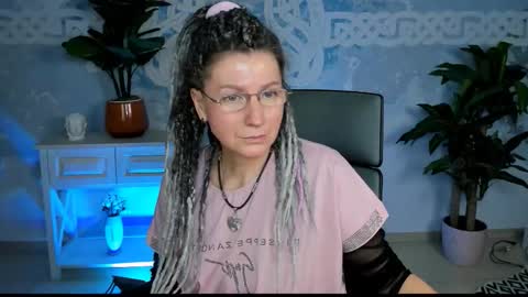 Snapshot of fridatander chatting on 3, 11, 2025 Frida Tander online show from 3, 11, 2025