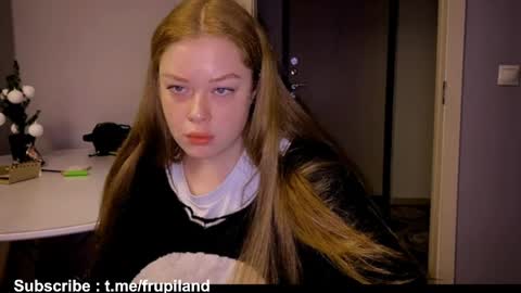 Snapshot of frupi_land chatting on 2, 1, 2025 OPEN PVTJulia and Wayne online show from 2, 1, 2025