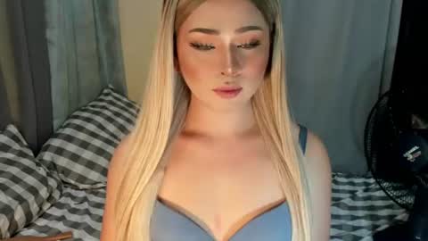 Snapshot of fuckdoll_rain chatting on 5, 8, 2026 R A I N M O R A L E S G M A I L . C O M online show from 5, 8, 2026