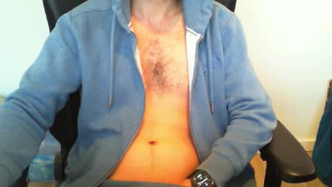 YWhiteNiceMan online show from 5, 10, 2025