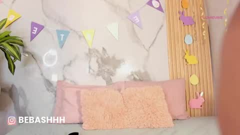   Independent model online show from 7, 4, 2026