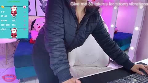 Snapshot of gabby_evanns chatting on 18, 12, 2024 gabby_evanns online show from 18, 12, 2024