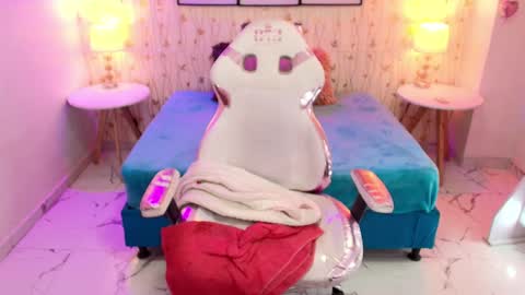 Snapshot of gabby_evanns chatting on 8, 3, 2025 gabby_evanns online show from 8, 3, 2025