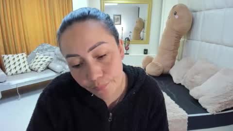 Snapshot of gaby_trent chatting on 12, 11, 2025 gabriela online show from 12, 11, 2025