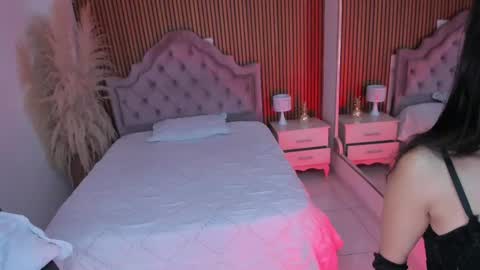 Gaby Owens  online show from 16, 4, 2026