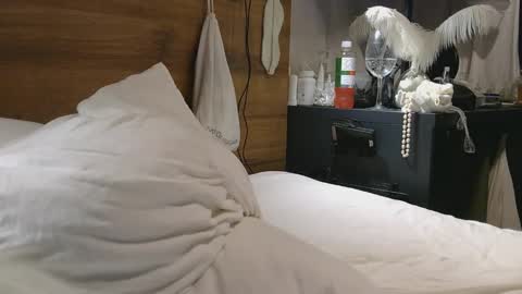 Snapshot of gardens_emmannuelle chatting on 16, 11, 2025 Rose online show from 16, 11, 2025