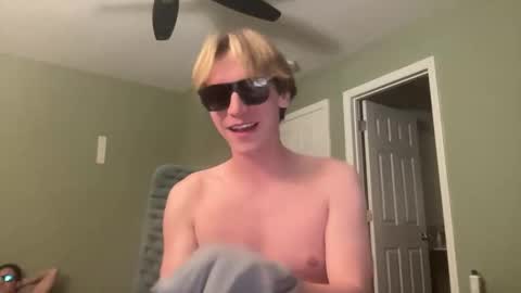 Snapshot of gavinnumbers chatting on 15, 11, 2025 gavinnumbers online show from 15, 11, 2025