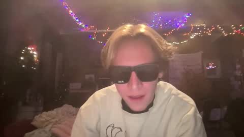 Snapshot of gavinnumbers chatting on 15, 12, 2025 gavinnumbers online show from 15, 12, 2025