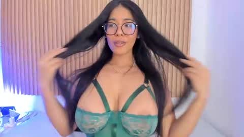 Snapshot of genesisruiz chatting on 5, 7, 2026 online show from 5, 7, 2026