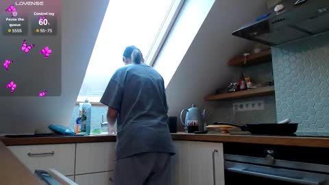 Snapshot of genev__ievee chatting on 22, 12, 2025 genev__ievee online show from 22, 12, 2025