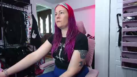 Snapshot of gennyrock chatting on 19, 6, 2026 Genny Rock and online show from 19, 6, 2026