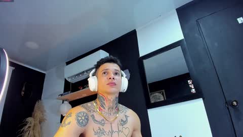 independent model online show from 10, 1, 2025