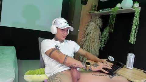 independent model online show from 7, 2, 2025