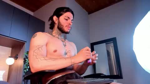 Snapshot of georgios_makris chatting on 16, 12, 2025 Georgios Makris online show from 16, 12, 2025