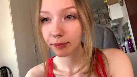 Snapshot of gertrudeuran chatting on 19, 6, 2026 Sophie online show from 19, 6, 2026