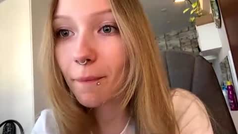 Snapshot of gertrudeuran chatting on 20, 6, 2026 Sophie online show from 20, 6, 2026
