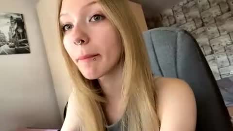 Snapshot of gertrudeuran chatting on 28, 6, 2026 Sophie online show from 28, 6, 2026