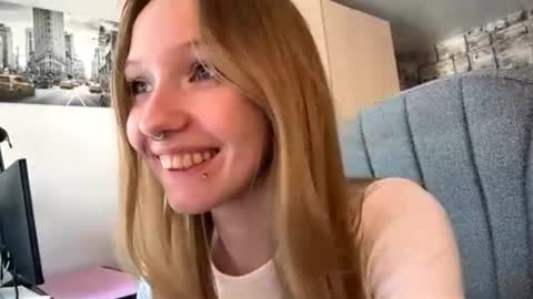 Snapshot of gertrudeuran chatting on 29, 6, 2026 Sophie online show from 29, 6, 2026