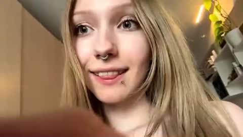 Snapshot of gertrudeuran chatting on 29, 6, 2026 Sophie online show from 29, 6, 2026