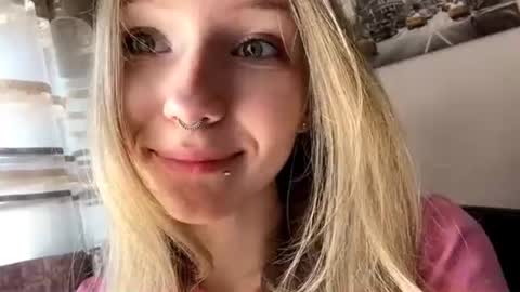 Snapshot of gertrudeuran chatting on 3, 7, 2026 Sophie online show from 3, 7, 2026
