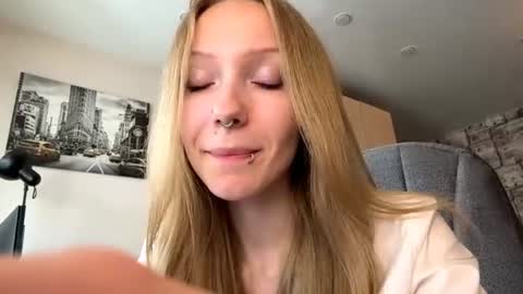 Snapshot of gertrudeuran chatting on 14, 7, 2026 Sophie online show from 14, 7, 2026