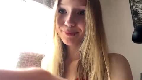 Snapshot of gertrudeuran chatting on 15, 7, 2026 Sophie online show from 15, 7, 2026