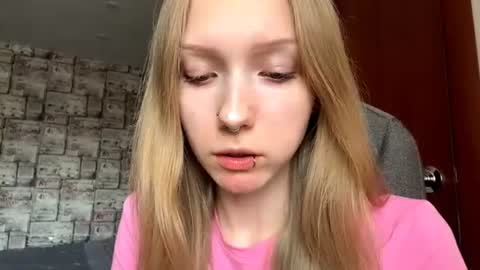 Snapshot of gertrudeuran chatting on 16, 7, 2026 Sophie online show from 16, 7, 2026