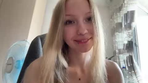 Snapshot of gertrudeuran chatting on 24, 7, 2026 Sophie online show from 24, 7, 2026