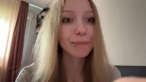 Snapshot of gertrudeuran chatting on 1, 8, 2026 Sophie online show from 1, 8, 2026