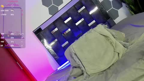 L A U R A online show from 16, 12, 2024