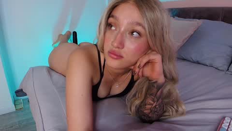 Snapshot of giaa_ross chatting on 22, 1, 2025 Gia online show from 22, 1, 2025