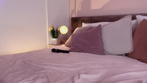 Snapshot of giaa_ross chatting on 19, 2, 2025 Gia online show from 19, 2, 2025