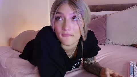 Snapshot of giaa_ross chatting on 19, 2, 2025 Gia online show from 19, 2, 2025