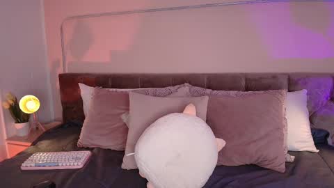 Snapshot of giaa_ross chatting on 27, 2, 2025 Gia online show from 27, 2, 2025