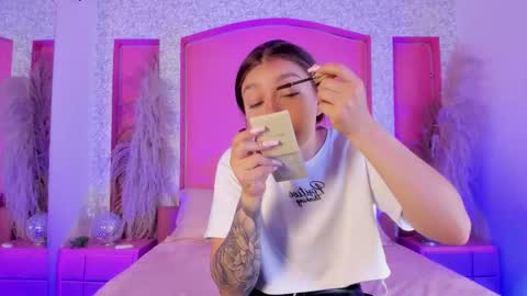 Snapshot of giaa_ross chatting on 11, 11, 2025 Gia online show from 11, 11, 2025