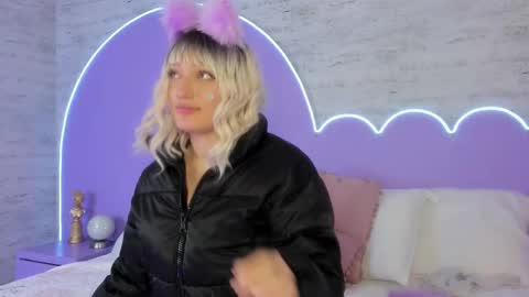 Snapshot of giaa_ross chatting on 23, 11, 2025 Gia online show from 23, 11, 2025