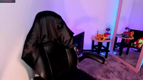 Snapshot of giabrook chatting on 11, 12, 2024 Gia online show from 11, 12, 2024