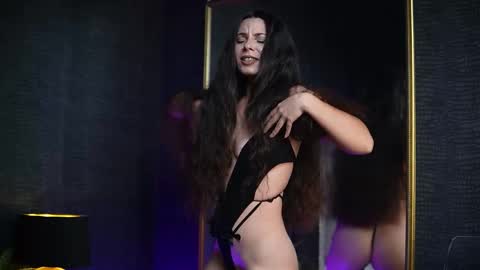  Gia  online show from 12, 11, 2025