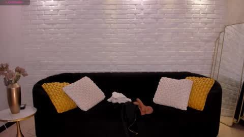 Gia Ferrera online show from 18, 11, 2025