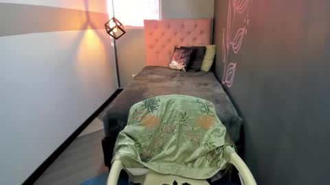 G I A  FOX online show from 1, 3, 2025