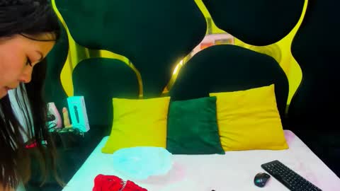 GiannaJohnson online show from 4, 12, 2025